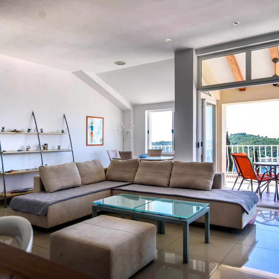 ZENITH APARTMENT