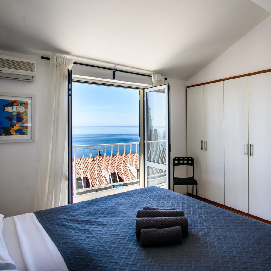 ZENITH APARTMENT