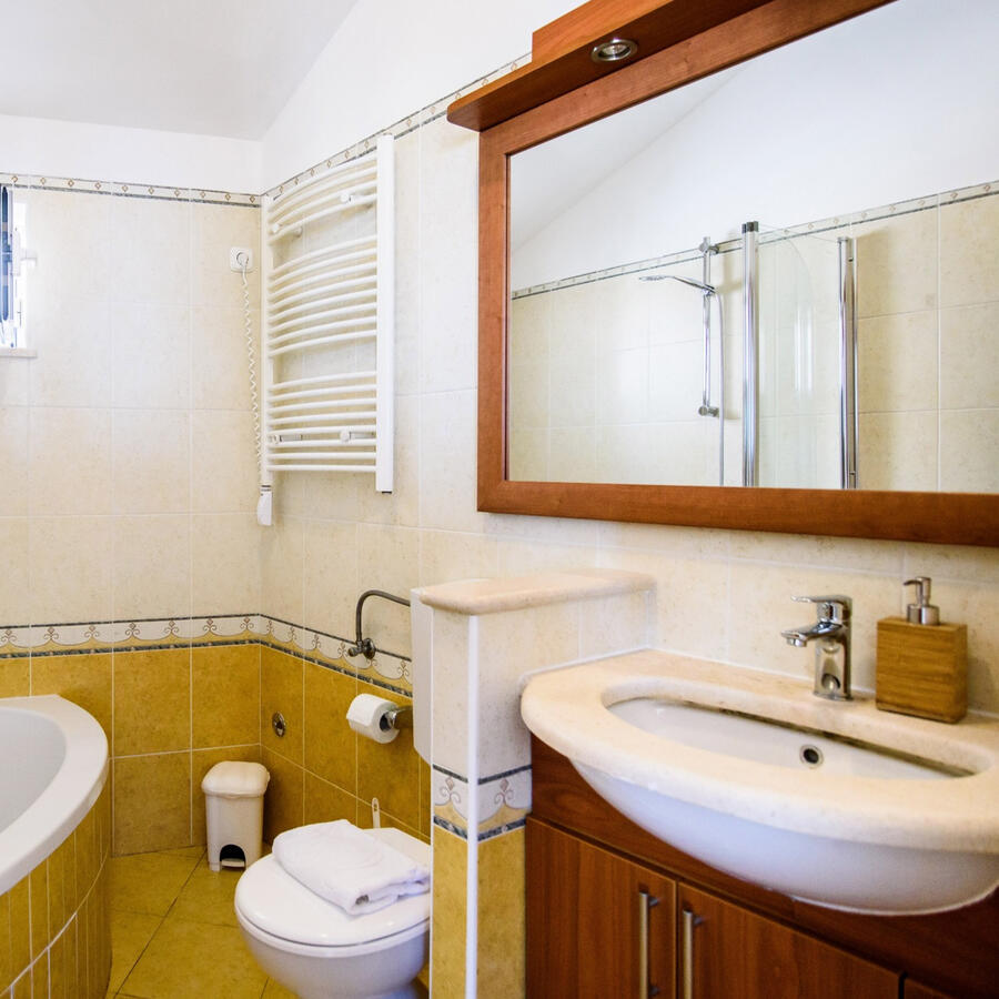 ZENITH APARTMENT